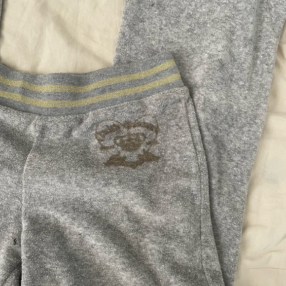 !! SUPER CUTE VINTAGE Y2K JUICY COUTURE TRACKSUIT SET !! - Picture 5 of 8